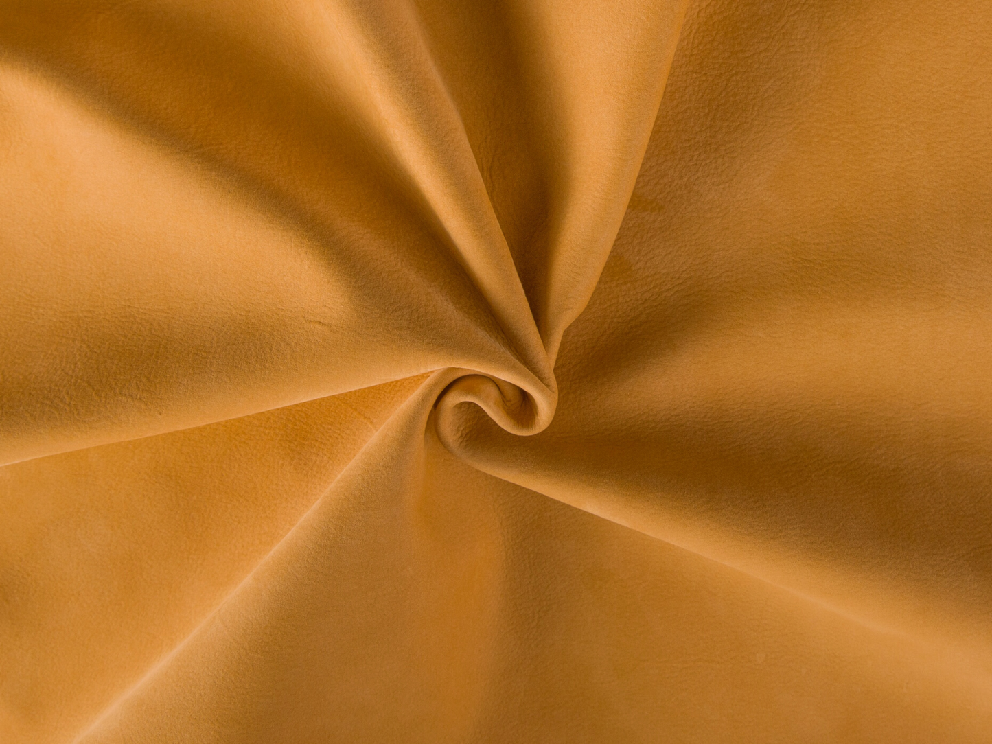 Nabucco/Top grain european bovine leather, aniline dyed with a soft, velvet surface