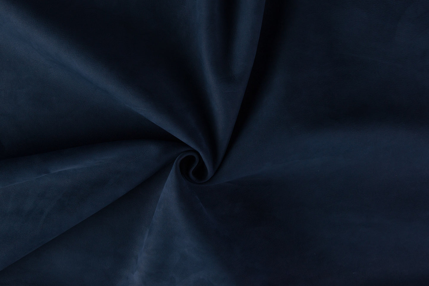 Nabucco/Top grain european bovine leather, aniline dyed with a soft, velvet surface