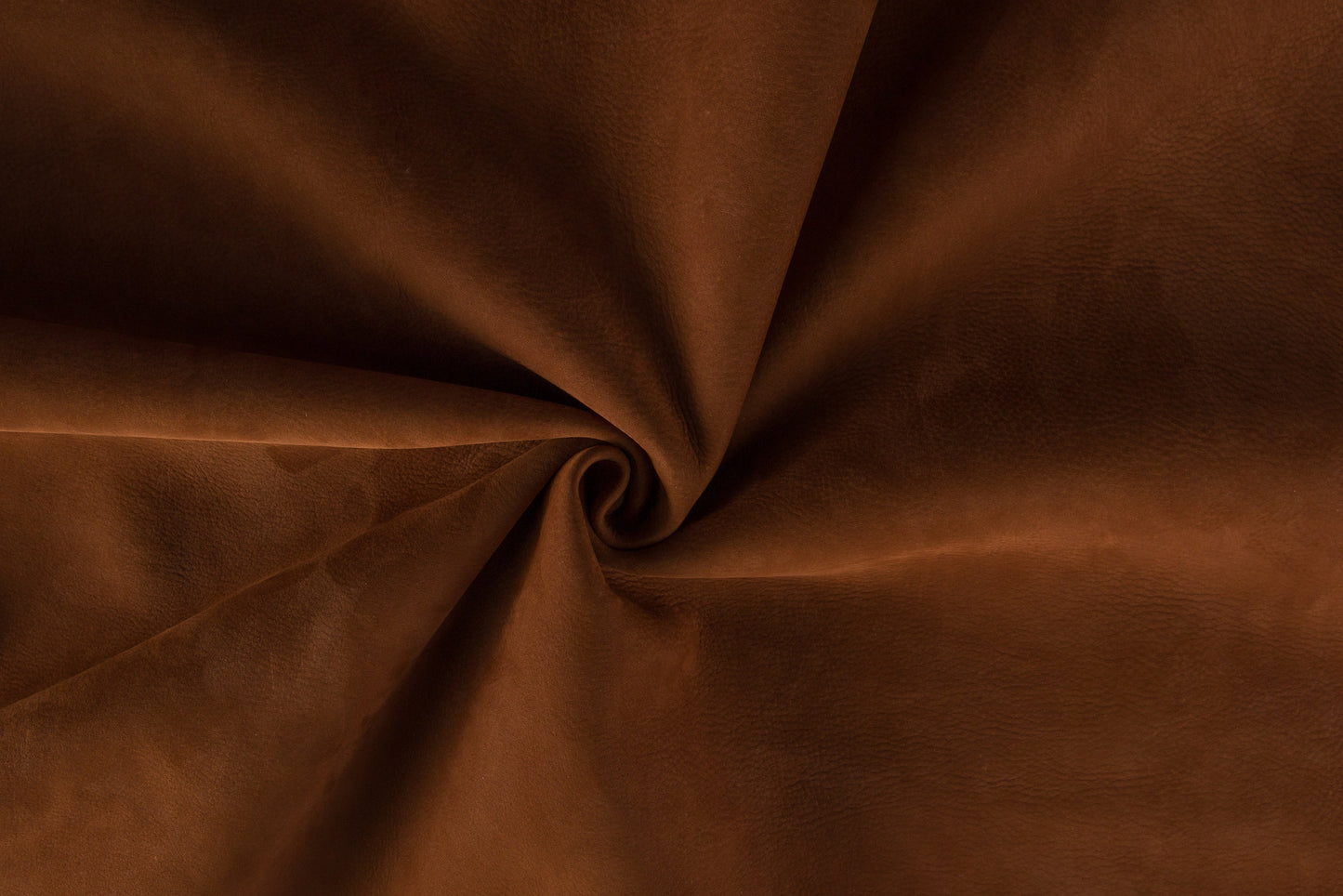 Nabucco/Top grain european bovine leather, aniline dyed with a soft, velvet surface