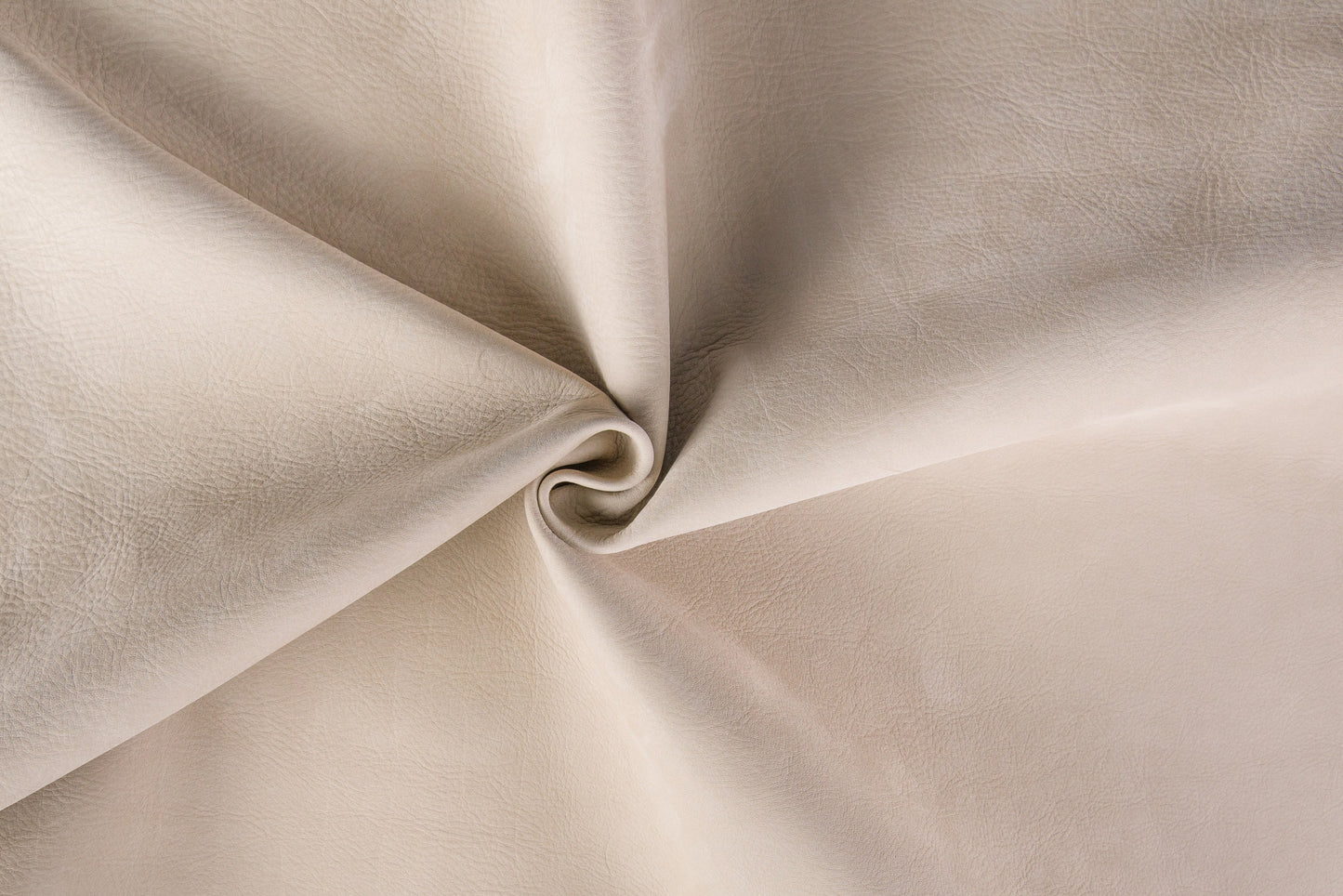 Nabucco/Top grain european bovine leather, aniline dyed with a soft, velvet surface